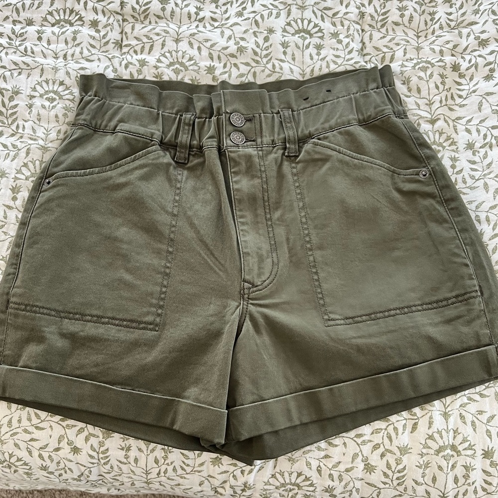 Super cute high waisted ruched green shorts from express. Never been worn!!